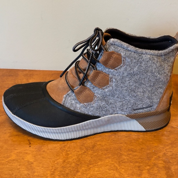 brand new Women's Sorel Out N About classic waterproof duck boot - Picture 2 of 7